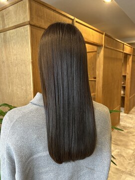 透明感際立つアッシュグレー艶髪ケア