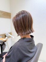 ミラバイケンジ 藤沢(Mira by KENJE)&nbsp;白髪ぼかし細めハイライト30代40代50代ブルーグレージュ