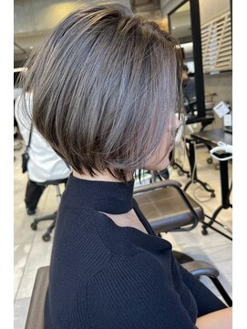 トルネード(TORNADO) 前下がりショートボブハイライト レイヤーショート A1228