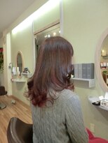 プーロ レガーロ(puro regalo)&nbsp;動きを出す為の控えめな巻き髪スタイル♪