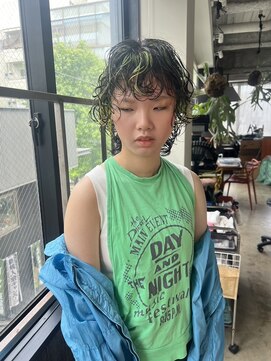 ビハインドザカーテン(BEHIND THE CURTAIN) ウルフパーマ×セミディカール×ハイライトデザインカラー