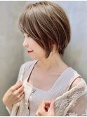 大人ハイトーングレージュ軽めショートボブ20代30代40代オススメ