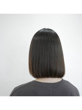 リヒト(LIHIT) 艶髪ストレートボブ