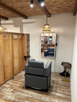 チャプター 千葉ニュータウン中央店(chapter)の写真/最新の設備とゆったりとした半個室空間。あなたの空間で、髪を綺麗にしつつ、ごゆっくりおくつろぎ下さい。