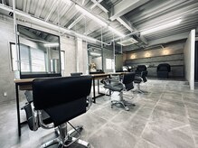 サップ 吹田店(Sup)の雰囲気（インダストリアル調の内装になっております。）