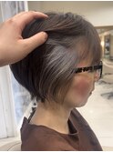 白髪活かしインナーカラー　大人ショート