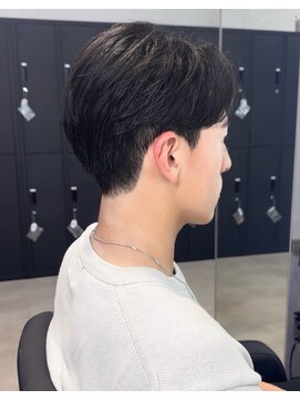 シェノン バイ アランスミシー 表参道(CHAINON by Alan smithee) 刈り上げ毛流れセンターパート