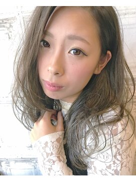 ミニム ヘアー(minim hair) 【minim×日比】地毛風・カーキグレージュ