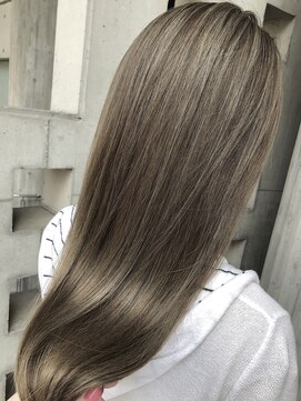 リバレッジ 広尾(Leverage) 外国人風艶ハイトーングレー