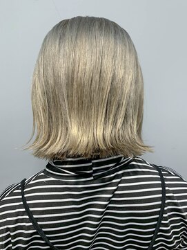 テトヘアー(teto hair) プラチナベージュ、プラチナブロンド、切りっぱなしボブ