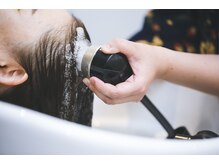 クールブ(Courbe)の雰囲気（頭皮から美髪に♪炭酸の約2000分の1のマイクロバブル発生装置。）