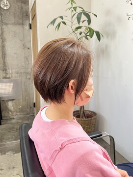 ヴィップルーム(viproom) ツヤ髪スタイルニュアンスカラーショートボブセンターパート