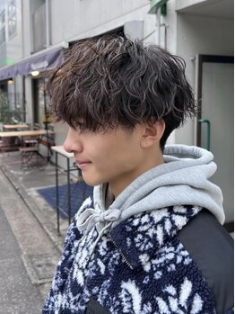 オムファミーユラグ(homme, famille raugh)の写真/日々のセットが楽になるパーマスタイルをご提案します！自然なボリュームと毛流れでキレイなシルエットに◎