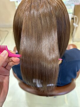 髪質改善カラー　アッシュブラウン　ツヤ髪スタイル