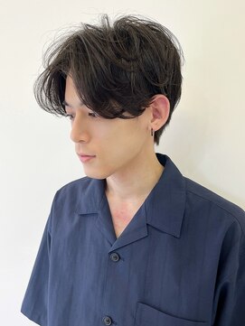 シスタ(SISTA) 田中黒髪刈り上げセンターパートニュアンスパーマフェザーパーマ