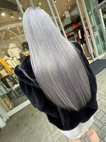 レイム(LAME)&nbsp;ボブパーマミルクティーベージュ裾カラーシルバーアッシュウルフ