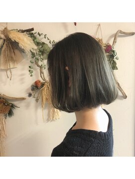 ヘアーデザインサロン スワッグ(Hair design salon SWAG) カーキグレーボブ