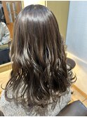 柔らかなグレージュ