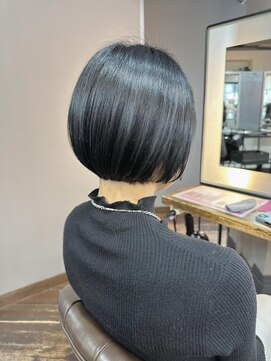 ヘアアンドメイク エジェリ(hair&make egerie) 【ブルーブラック ボブ 恵比寿】