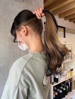 サクラ オモテサンドウ(SAKURA)&nbsp;ポニーテールが可愛い！結ぶだけでできるインナーカラー