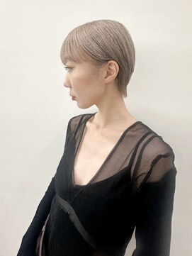 ユートゥイーズ つくば(U too e's) 透き通るような透明感 シルバーブロンドショート 寺沢 颯