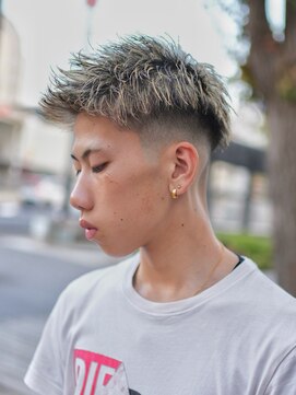 スラッシュ(SLASH) ハイライト/短髪/フェードカット/ガンメッシュ/メンズカット