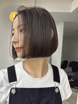 バベル アット フルリール 甲子園口(BABEL at fleurir) スパッと軽やかなミニボブに透明感オリーブグレー