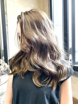 シエナ 渋谷(Siena) Siena 艶アッシュベージュ×カジュアルレイヤー 渋谷