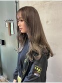 ベージュ