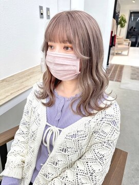 ニュート(Neut ) アッシュベージュ/艶髪レイヤーカット