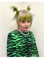 ネオングリーンのシャギーウルフ