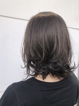 パンマ(Pamma) 毛先が遊ぶミディアムヘア ダークグレージュ パンマ