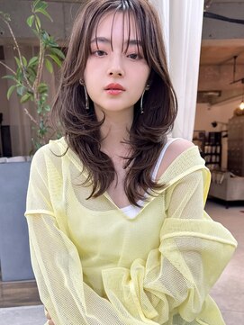 インビテーション(invitation) 大人かわいいくびれヘアカーキベージュレイヤーロング