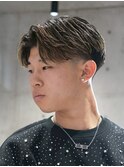 MEN'S/ハイライト×毛流れセンターパート/テーパーフェード