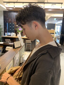 ゼンコー アオヤマ(ZENKO Aoyama) 横顔がキマるメンズヘア【表参道、青山、原宿、表参道駅】