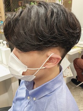 バイフィフス 原宿/表参道(by fifth) センターパートスパイラルパーマツーブロック刈り上げメンズヘア