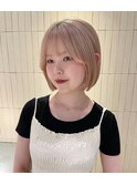 ホワイトベージュ × ボブ