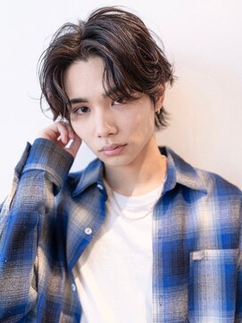 イオ 本厚木(io) 波巻きスパイラルパーマセンターパートウルフハイライト