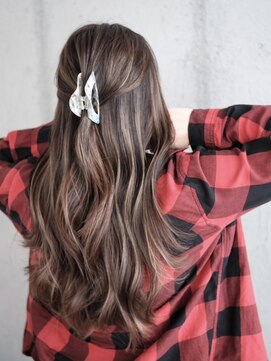 マリアナ(Mariana) ハイライトショートヘアレイヤーカットダブルカラー