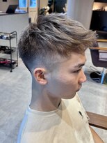 イェル(ELL.) フェードカット/ブリーチ/アッシュベージュ/短髪/20代