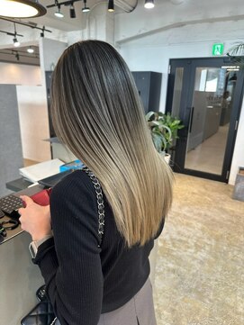 メリー オオサカ(Merly Osaka) ストレートでも可愛いバレイヤージュ