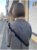 ベージュ×ミニボブ