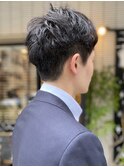 メンズ黒髪リクルートカットニュアンスパーマ刈り上げショート