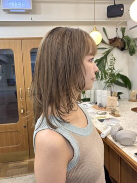 シエン 恵比寿(CIEN) くびれヘア/ミディアム/ヘーゼルベージュ/レイヤーカット/恵比寿