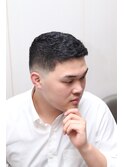 メンズビジネスバーバーベリーショートフェードスタイル