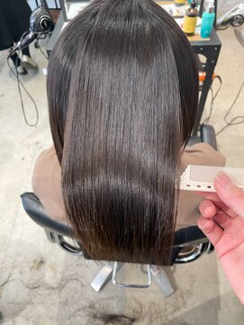 ピボット 北千住(PIVOT) 酸性縮毛矯正、艶ストレート、髪質改善ストレート