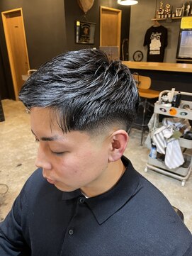 ザ バーバー ルイス(THE BARBER LUI'S) low skin fade
