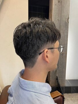 ナンバー イル デュッカ 札幌(N° il duca) メンズダークアッシュセンターパート社会人学生刈り上げ