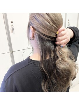 アイディー バイ ケンジ(id. by KENJE) ブリーチ必須！ハイトーンミルクティー×インナーブラック