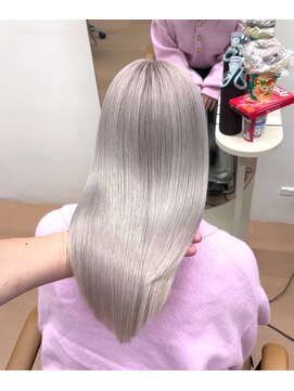 ヌエン 渋谷(NU/EN) 柔らかいホワイトシルバー